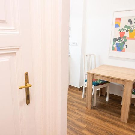 Cozy & Quiet Apartment Near Kiraly Street Free Parking, Ac, Perfect For 4 Guests! Budapest Eksteriør bilde