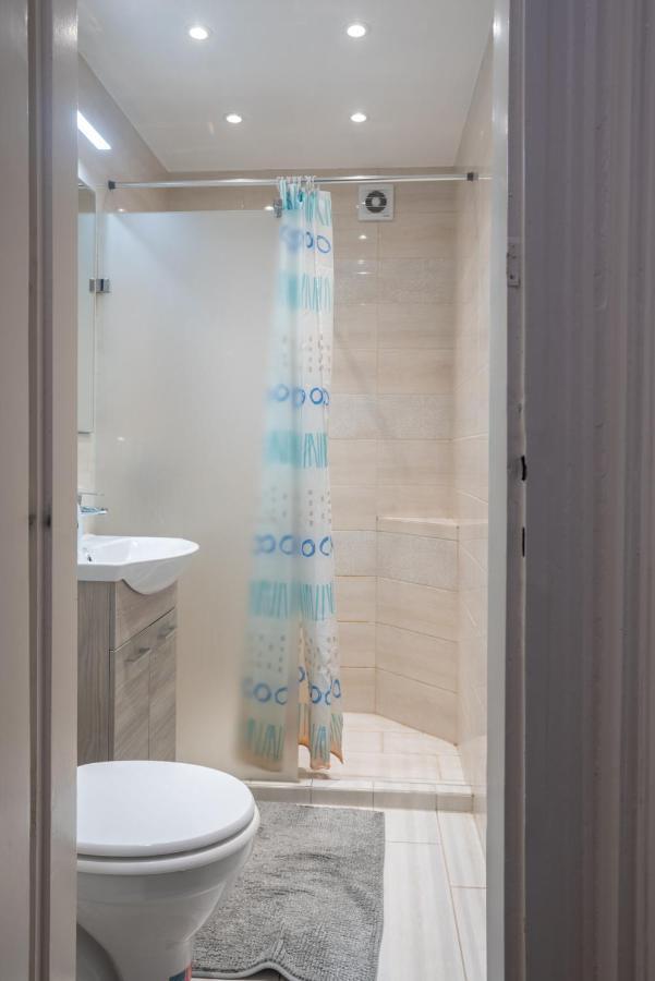 Cozy & Quiet Apartment Near Kiraly Street Free Parking, Ac, Perfect For 4 Guests! Budapest Eksteriør bilde