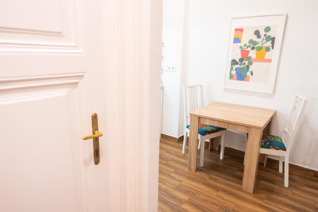 Cozy & Quiet Apartment Near Kiraly Street Free Parking, Ac, Perfect For 4 Guests! Budapest Eksteriør bilde